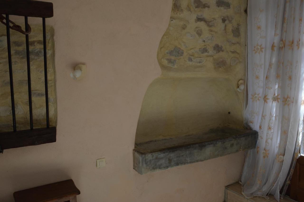 Le Studio Apartment Azille Exterior photo